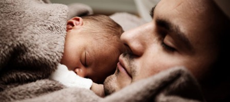baby-and-dad-sleeping